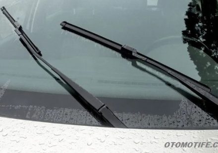 Wiper Mobil