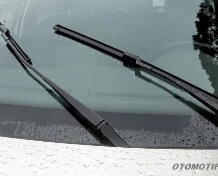 Wiper Mobil