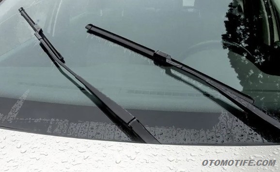 Wiper Mobil